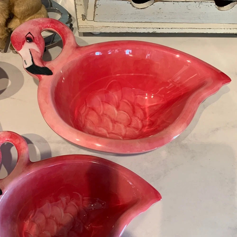Tommy Bahama 3 Flamingo🦩Nesting Bowls, S, M & L. Large is ~12”. No scratches.